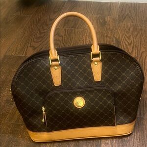 Rioni Black and Tan Travel Bag